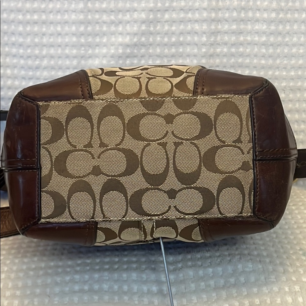 Coach Tan and Brown Signature Cross Body Bag - Picture 8 of 15